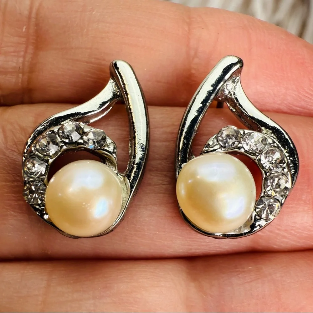 Vintage Silvertone faux pearl crystal bling pierced earrings